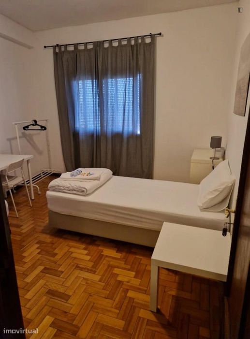 Quarto - localizado em Cedofeita Porto