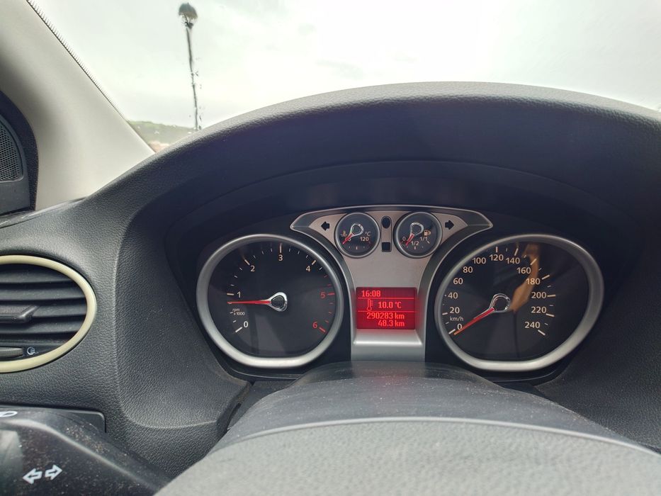 Ford focus 1.6 110cv  2010