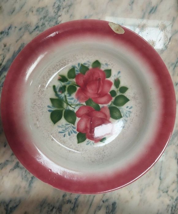 Terrina Limoges, varão cortinado e pratos antigos