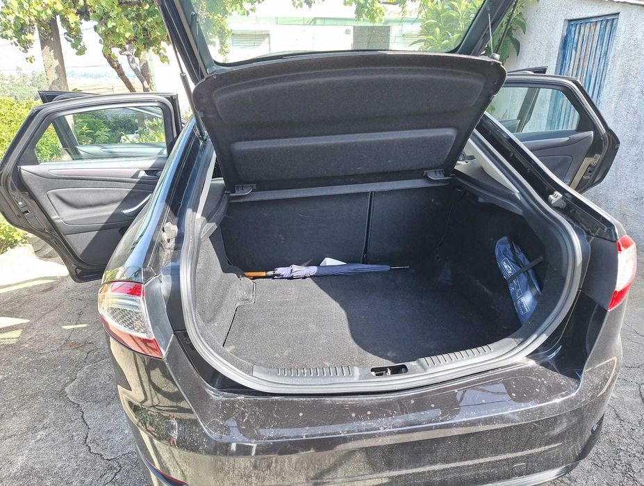 carro familiar, design elegante, robusto, em muito bom estado de conservação, bem estimado...a escolha certa