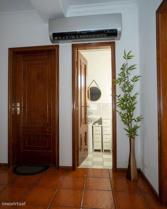 Moradia Bifamiliar Duplex com Garagem, e Quintal Privado em  Foz Côa