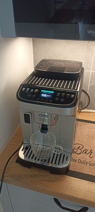 DeLonghi ECAM 310.8 - idealny stan, gwarancja, 1 kg. kawy LAVAZZA
