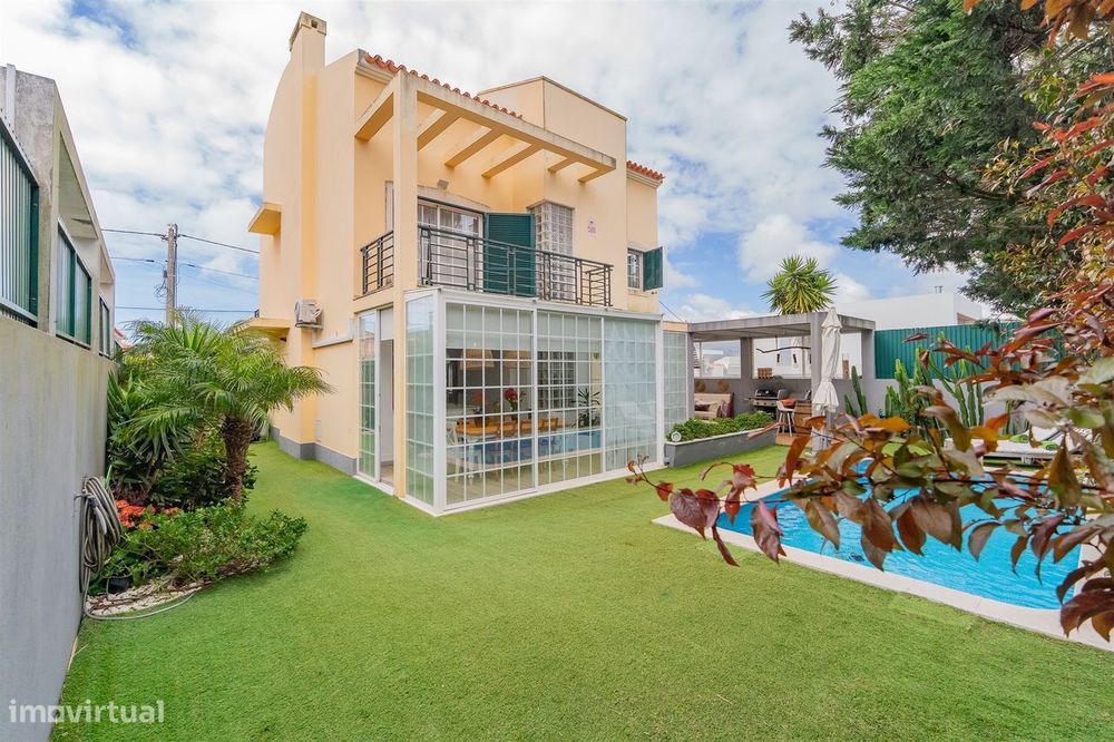 Moradia T4 para arrendar com piscina aquecida em Alcabideche