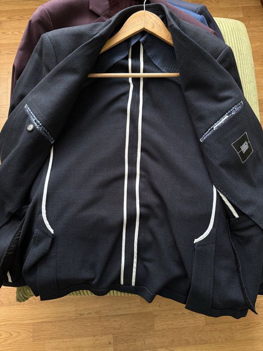 Нові піджаки та чоловічі костюми