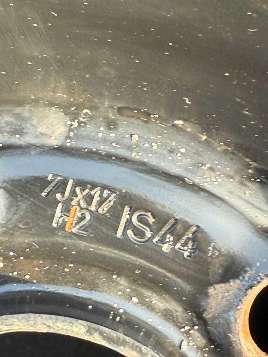 Felgi stalowe z kołpakami 17" 5x115 7j et44 225/50/17 z 2019 r.