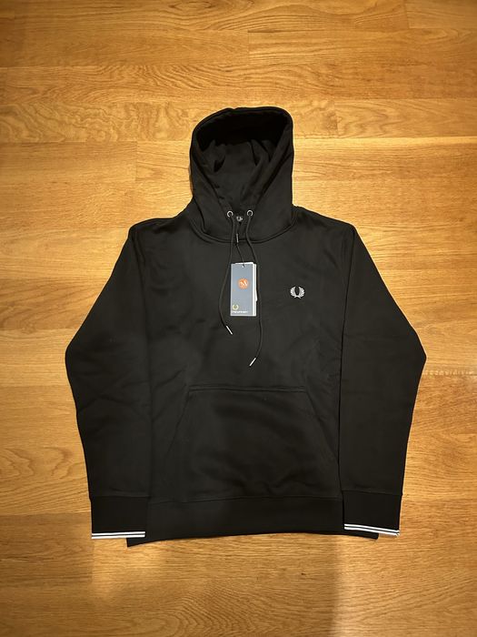 Sweat preta fred perry com etiqueta e saco
