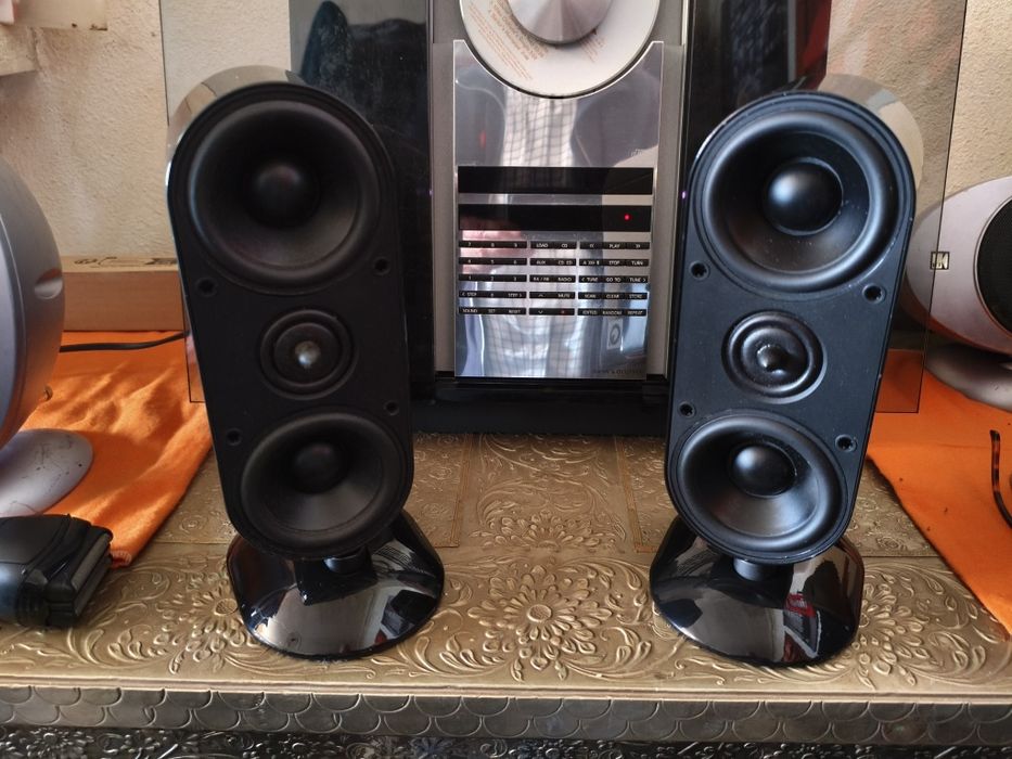 Par de colunas Q Acoustics 7000LRi