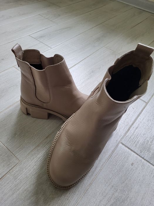 Демісизонні жіночі чоботи.