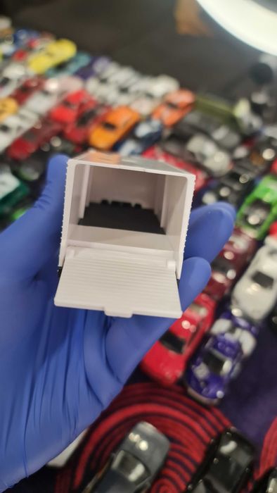 Hot WHEELS TEAM Transport - Sakura Sprinter