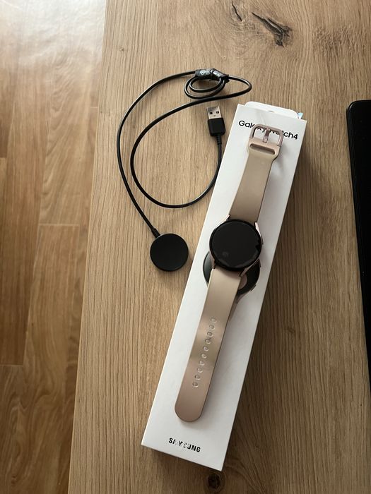 Продам смарт годиник Samsung Galaxy Watch4