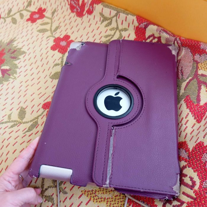 Планшет IPad Air.