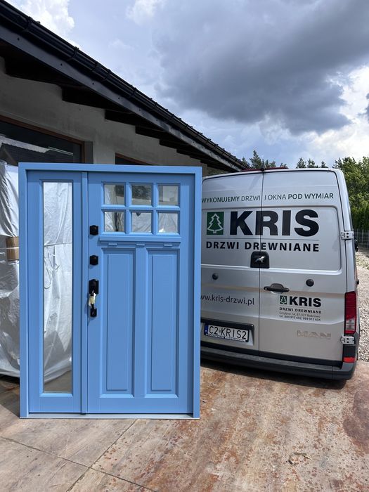 Drzwi zewnętrzne drewniane dwuskrzydłowe niebieskie schlage na wymiar
