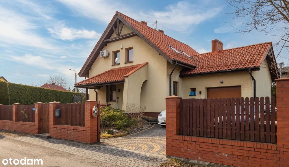 Dom z garażem 179m2, 1256m2 działka, Klimatyzowany. Fotowoltaika.