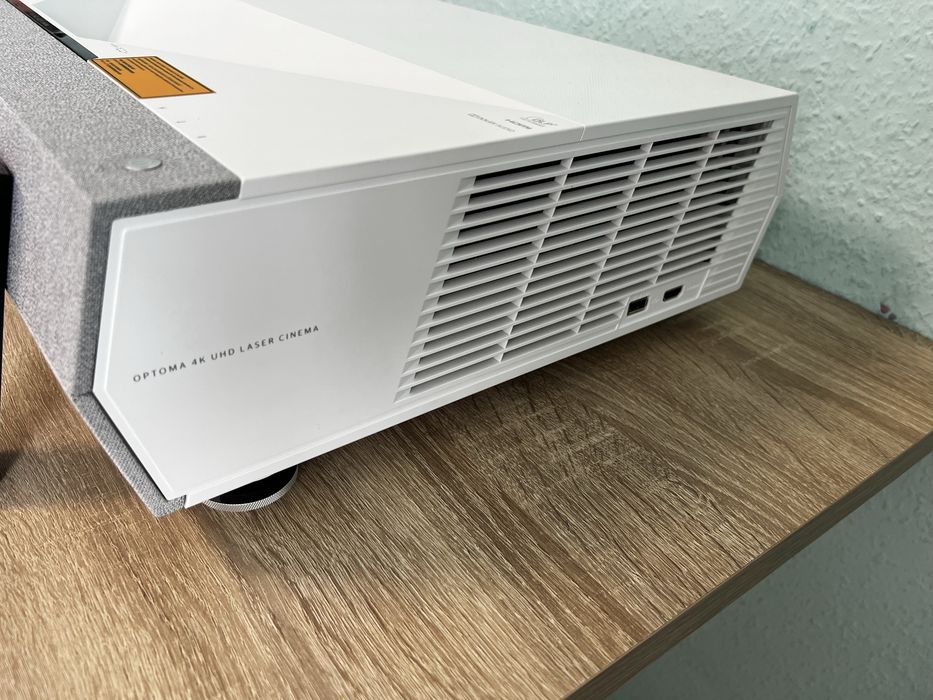 Optoma CinemaX P2 – projektor laserowy 4K UST | 3552 h | Komplet | Stan bardzo dobry