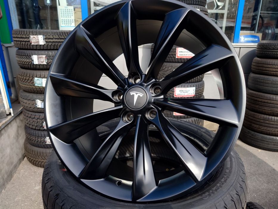 диски Tesla Model Y_ R19_ 5/114.3 в черном цвете