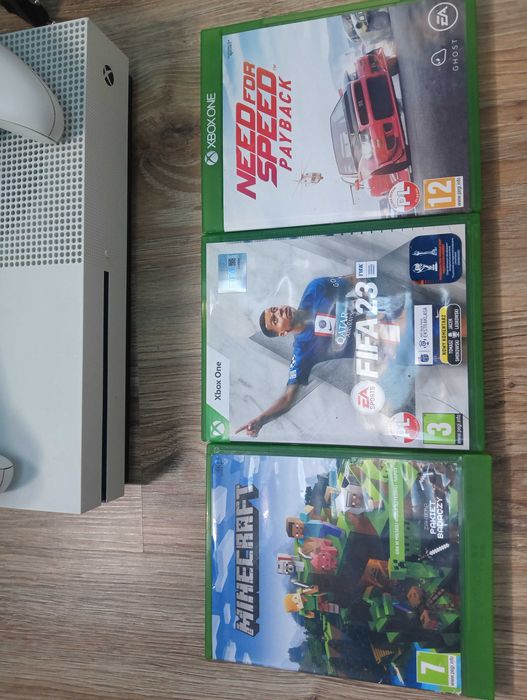 Xbox One S+ dwa pady + trzy gry