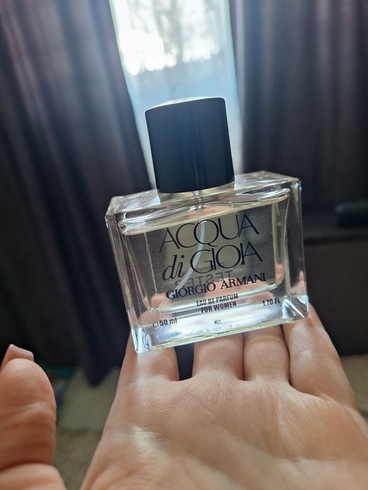 Парфюм 50 мл,плюс косметика