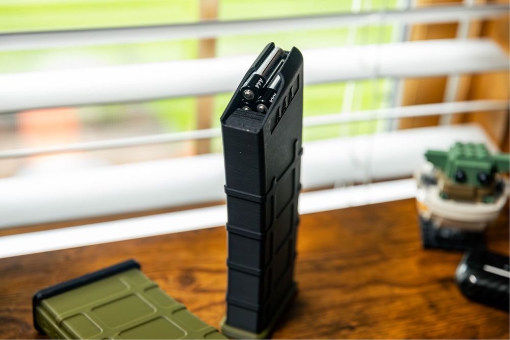 Magazynek AR-15 pojemnik na baterie AA lub AAA