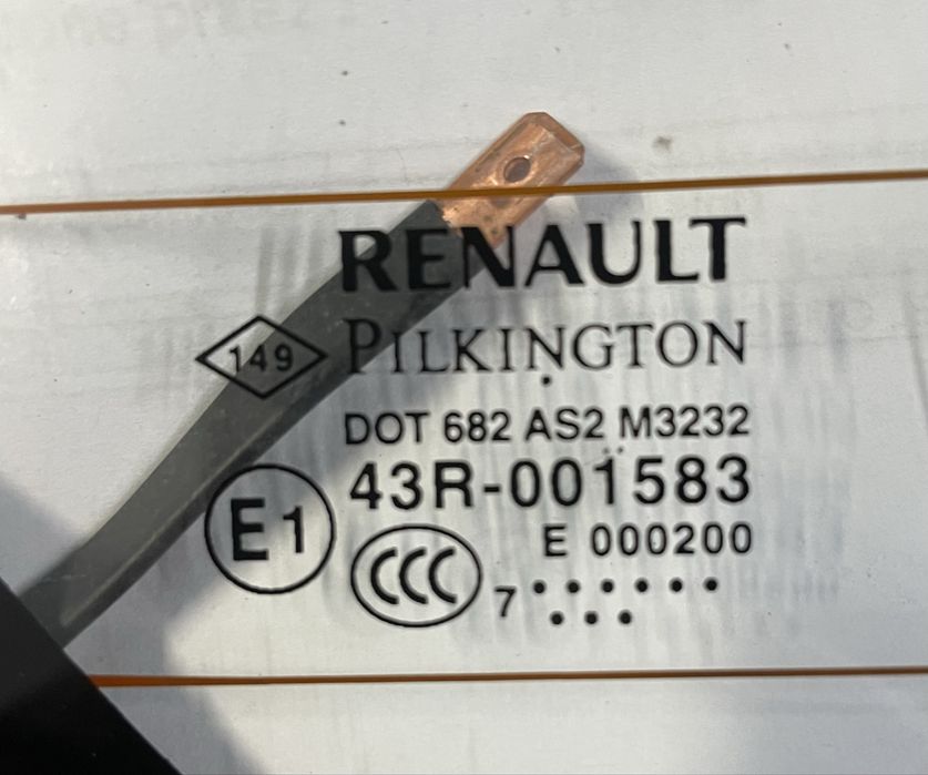 Renault Captur 13-19  / szyba tylna tył /  ORG