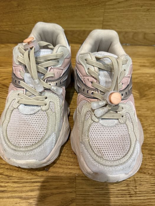 Продам кросівки для дівчинки Reserved