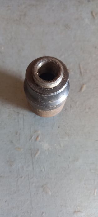 Патрон самозажимной под конус.