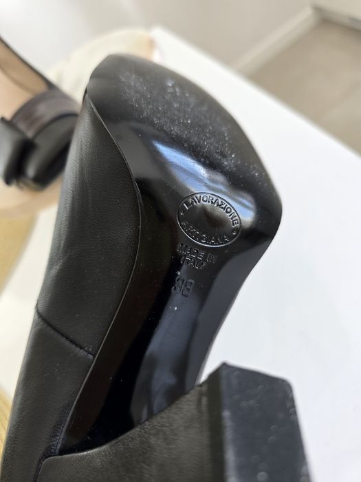 Skórzane buty na obcasie VENEZIA r.38