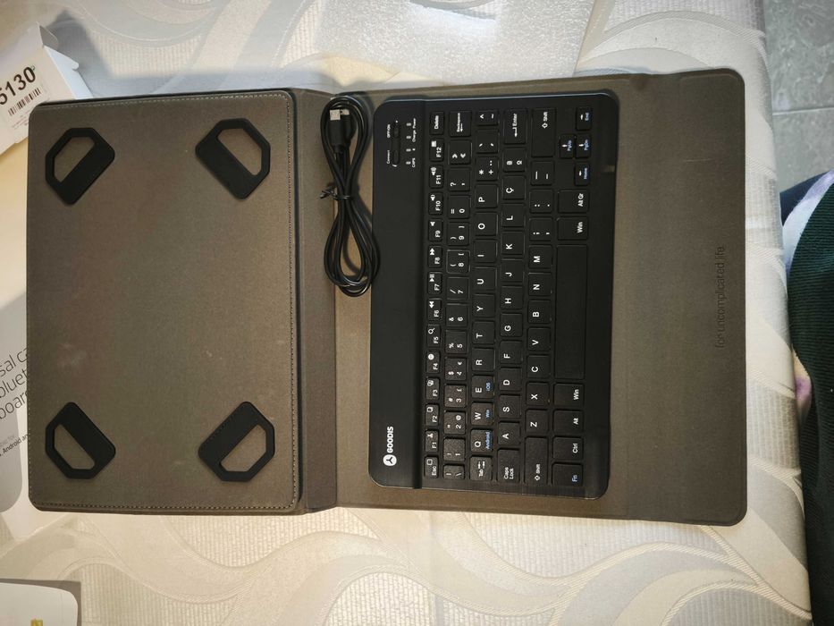 Capa com teclado para tablets