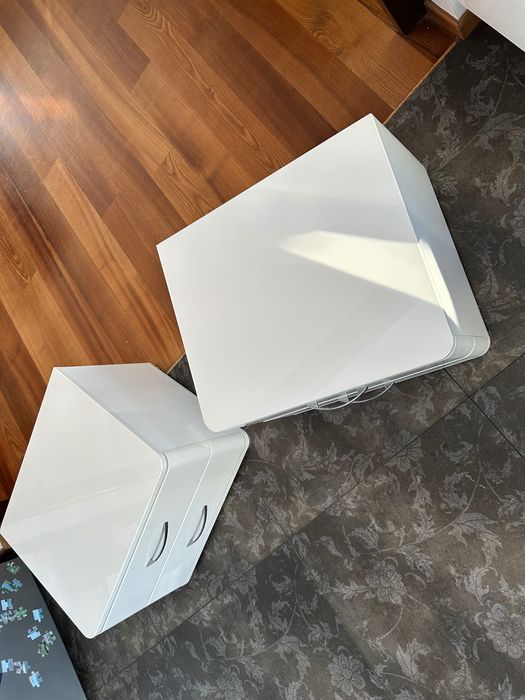 2 białe szafki nocne