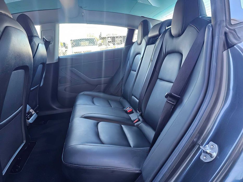 Tesla Model 3 Long Range      2019