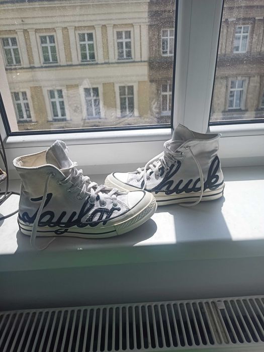Conversy z napisem Chuck Taylor