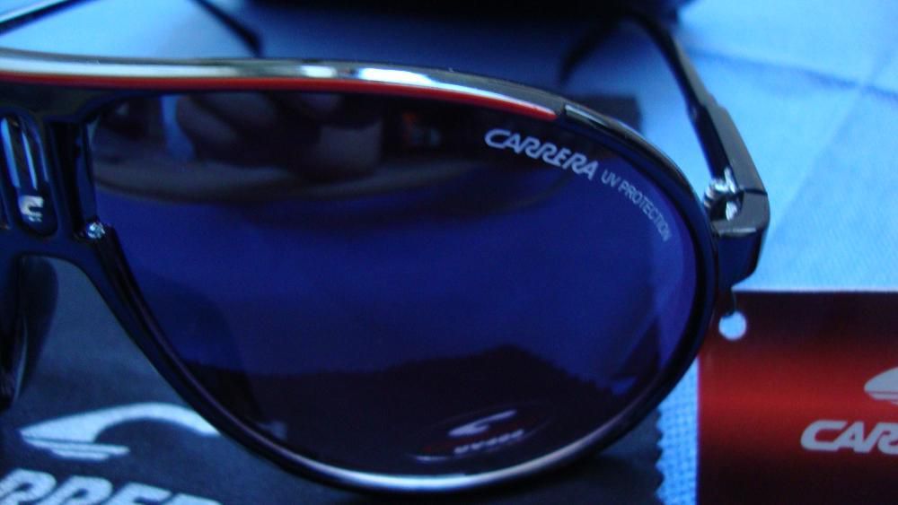 Óculos com risca vermelha Carrera Champion preto brilhante