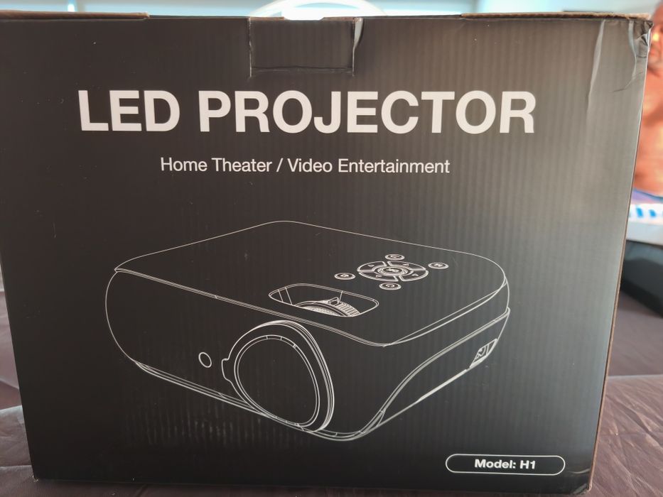 projetor led home cinema com comando, cabos e tela de projeção de 100 polegadas
