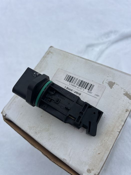 Розходомір A4 B6 1.8т, расходомер, ДМРВ. 1.8T