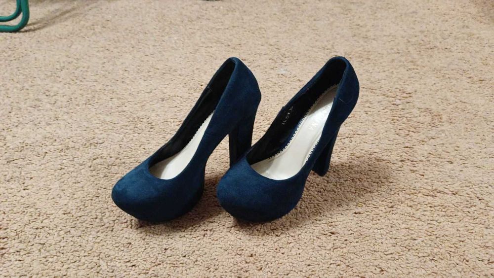 туфлі сині (лабутени) розмір 37