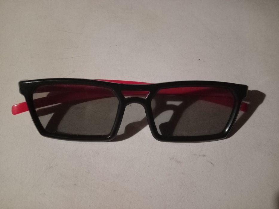 Очки солнцезащитные