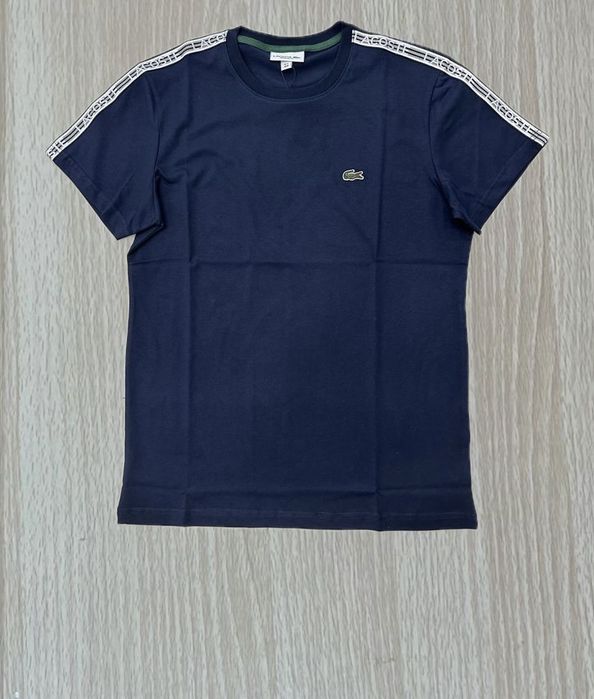 T-shirt Lacoste (qualquer tamanho)