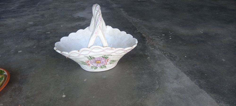 Cesta de cerâmica  antiga
