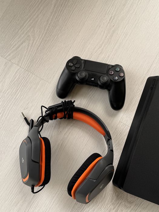 Playstation 4 slim 500gb практично в ідеальному стані