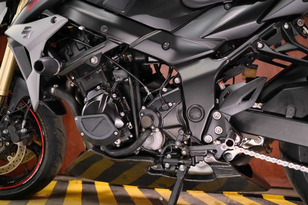 Suzuki GSR750 із Японії