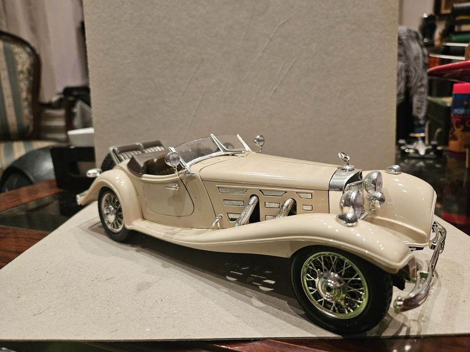Mercedes-Benz 500 K Roadster (1936) – Bburago 1/20 – Clássico