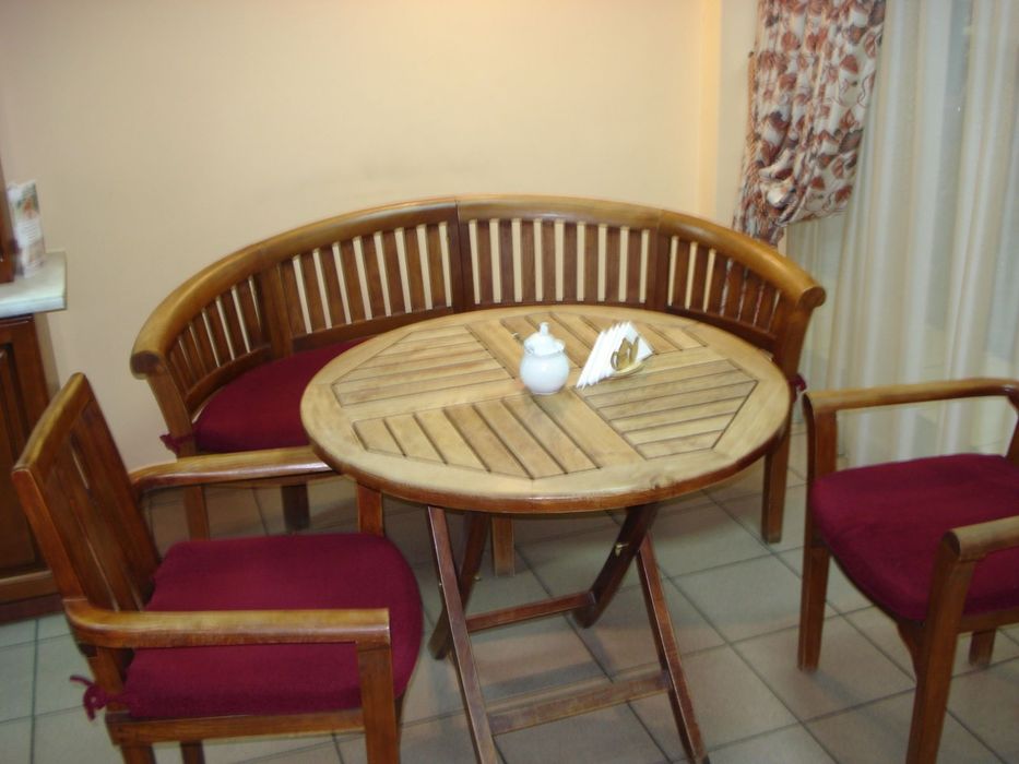 Стіл, виробництва малайзії