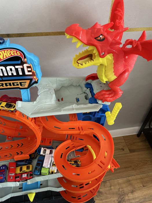 Hot wheels Mega garaż Atak smoka