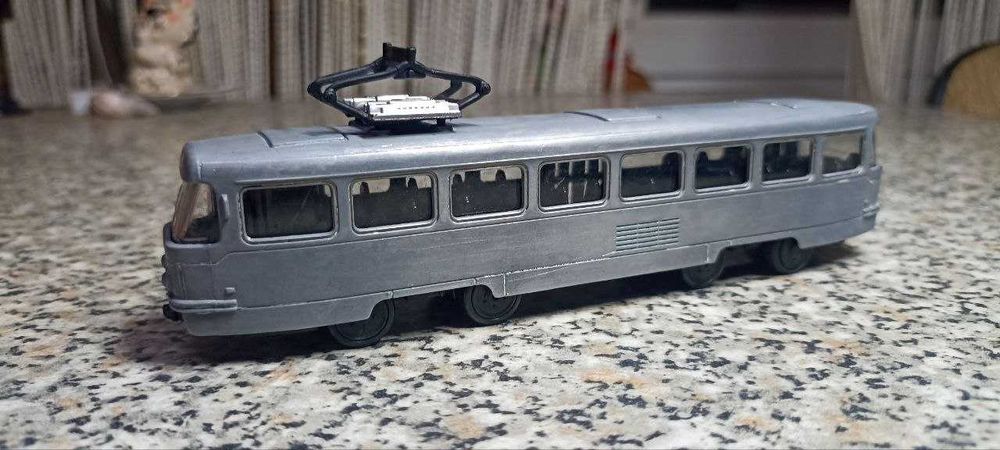 Tatra T3SU металл трёх дверная м-т № 18 цвет серый металлик