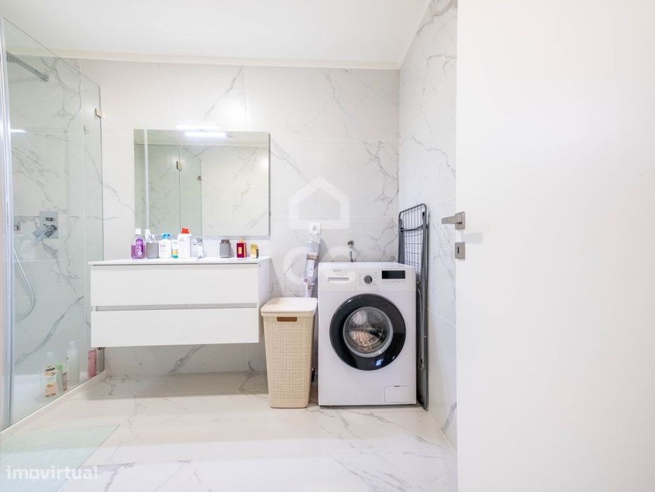 Apartamento T1, semi-novo, em Calendário