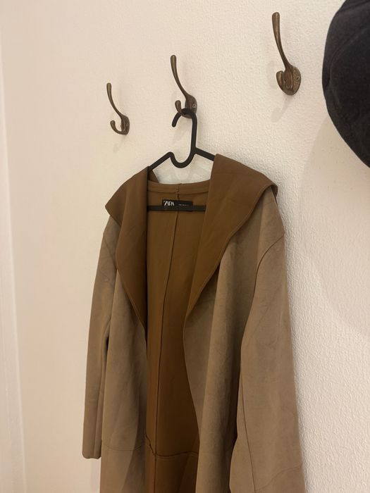 Casaco L com capuchinho bege | Zara