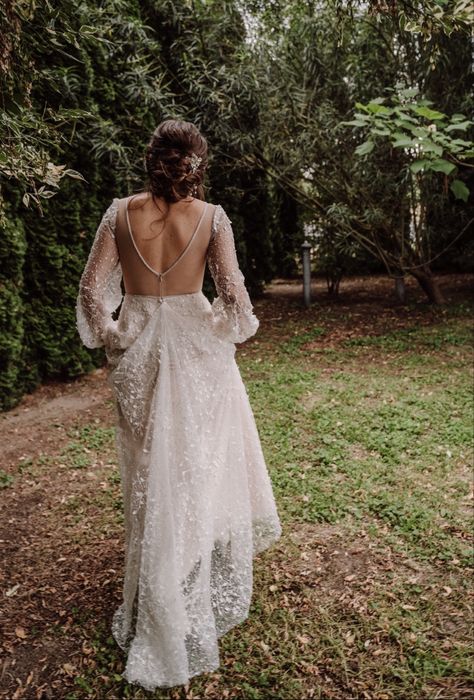 Suknia ślubna z koronki