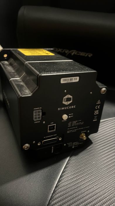 Simucube 2 Pro com volante e QR