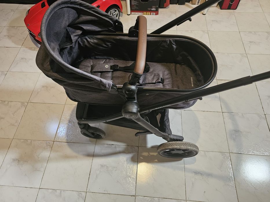Conjunto Maxi-Cosi – Carrinho Zelia S + Base Isofix FamilyFix3