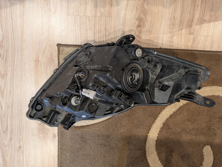 Lampa reflektor Toyota Yaris 3 lift