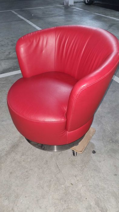 Cadeirão rotativo pele real divani e divani